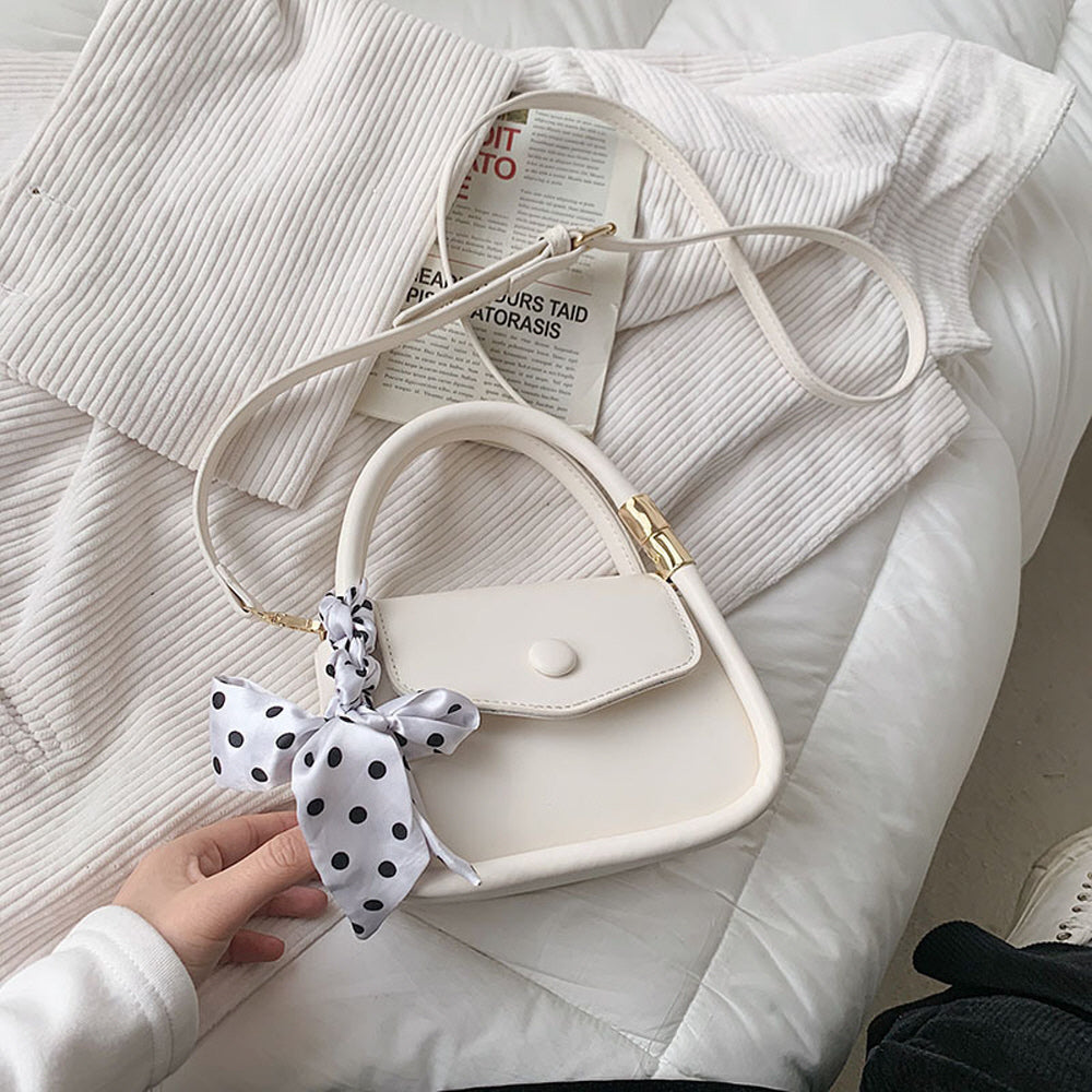 Z1040837 미니백 크로스백 단추덮게 큐트 심플 데이트룩 핸드폰가방