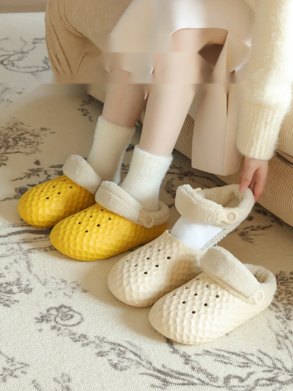 미끄럼 방지 여성 쿠션좋은 발편한 털슬리퍼 키높이 구멍 신발 BY2102614