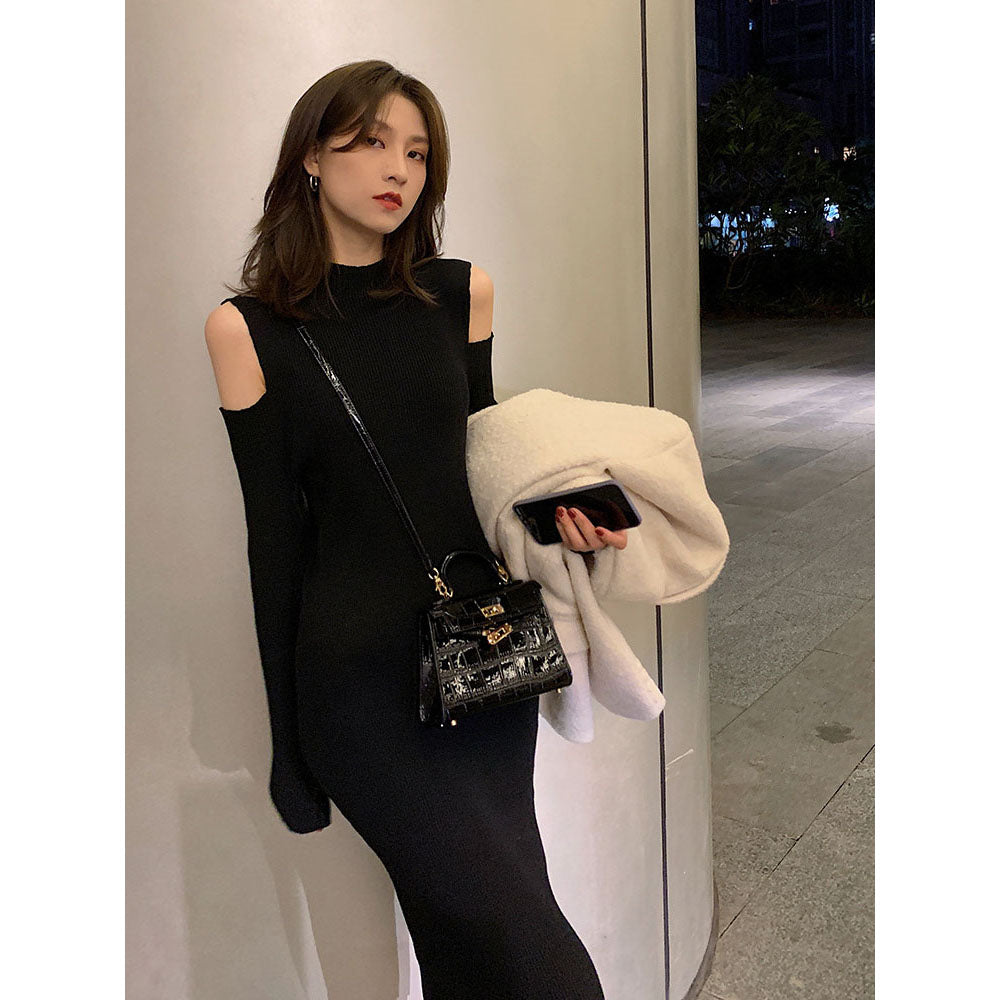니트롱원피스 블랙원피스 Q1111240 절개원피스 반목 슬림핏 니트원피스