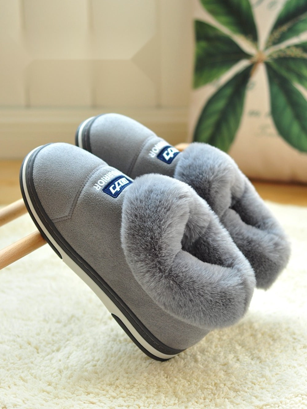 겨울 사무실 털슬리퍼  쿠션좋은 발편한 실내화 신발  BY2102619
