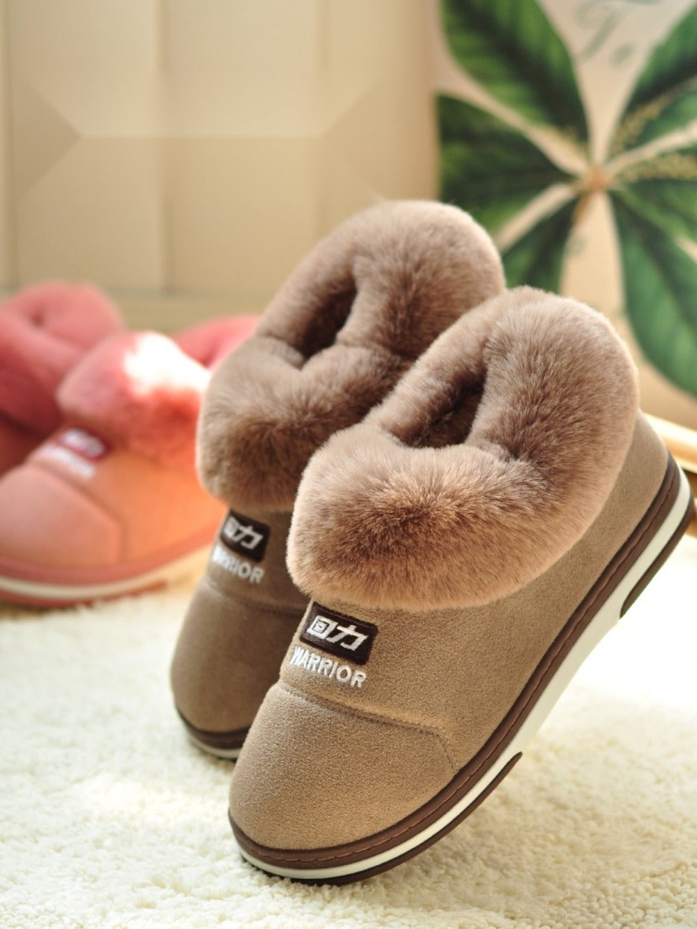겨울 사무실 털슬리퍼  쿠션좋은 발편한 실내화 신발  BY2102619