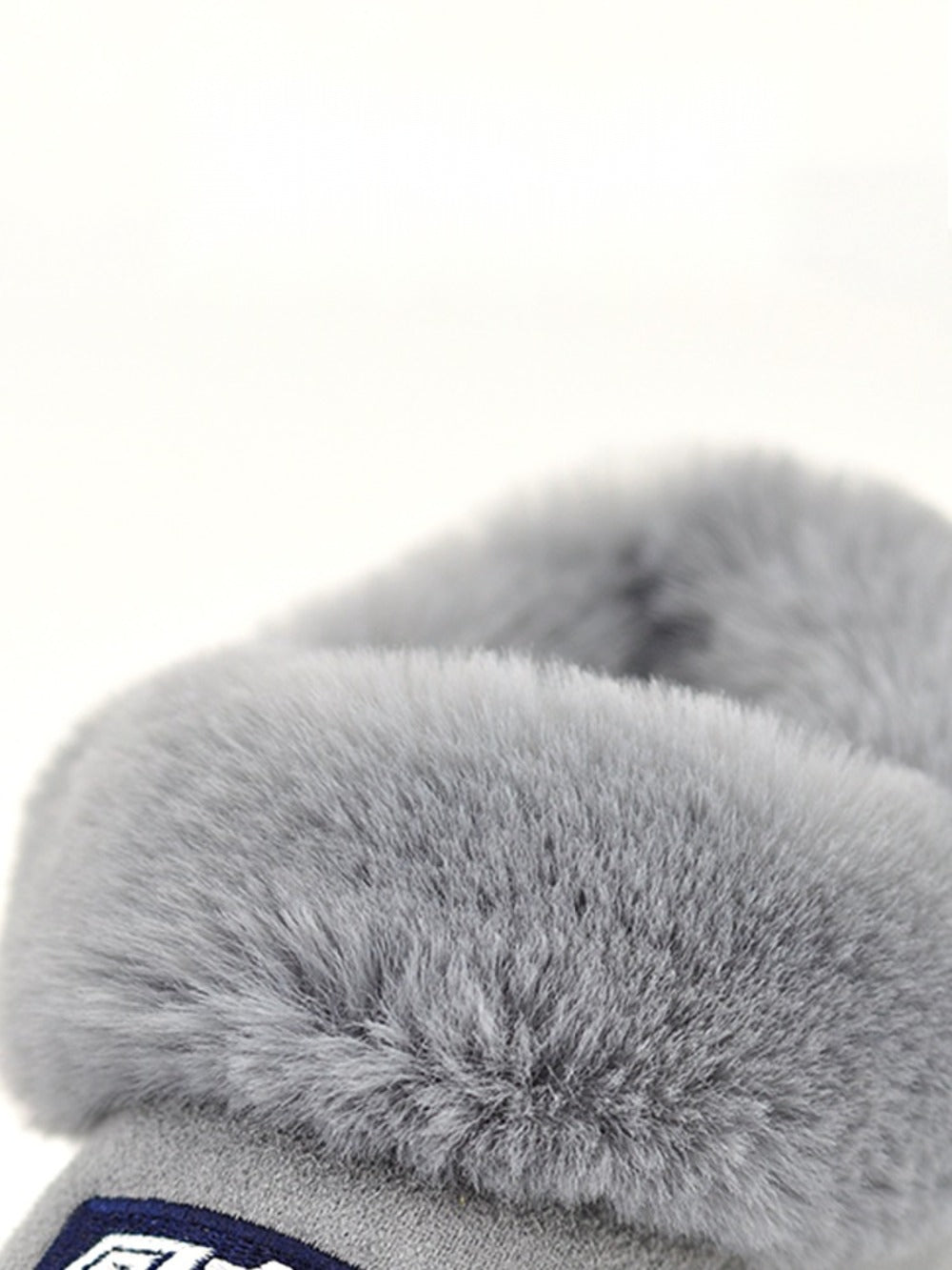 겨울 사무실 털슬리퍼  쿠션좋은 발편한 실내화 신발  BY2102619