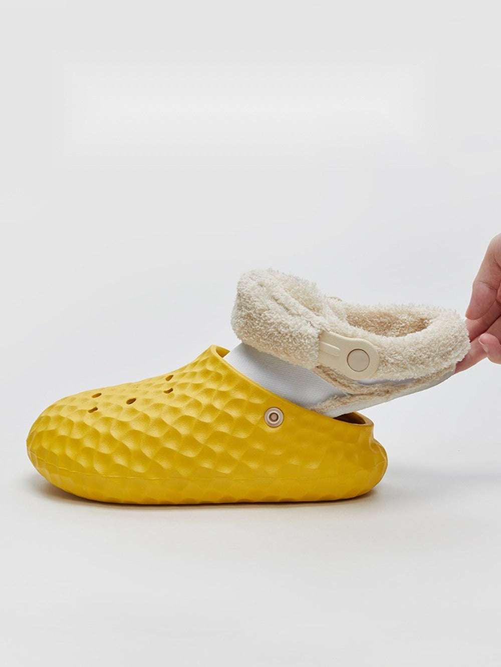 미끄럼 방지 여성 쿠션좋은 발편한 털슬리퍼 키높이 구멍 신발   BY2102614